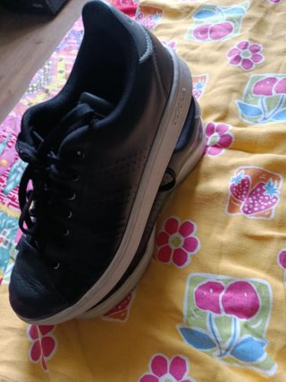 Zapatillas Adidas Negras y Blancas