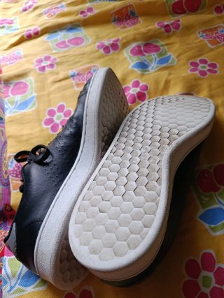 Zapatillas Adidas Negras y Blancas