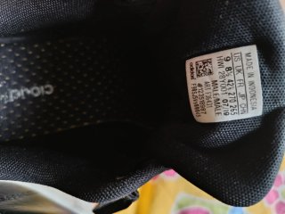 Zapatillas Adidas Negras y Blancas