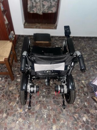 Silla de ruedas electrica con muy poco uso