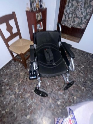 Silla de ruedas electrica con muy poco uso