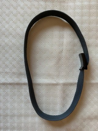Cinturón de tela con hebilla metálica