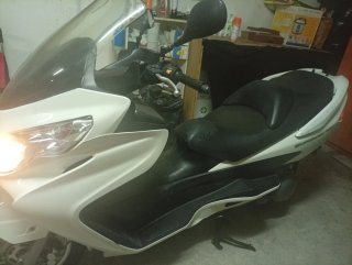 Suzuki Burgman 400 Blanca