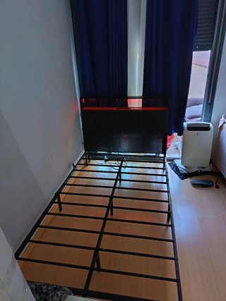 Base Cama con Luces LED y Enchufes.
