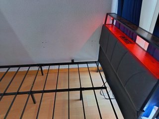 Base Cama con Luces LED y Enchufes.