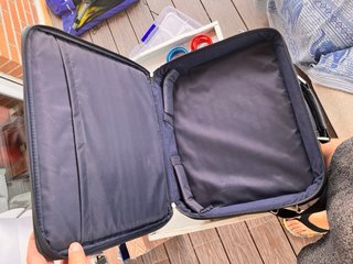 Maletín de cuero negro