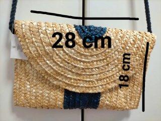 Bolso de paja beige y azul