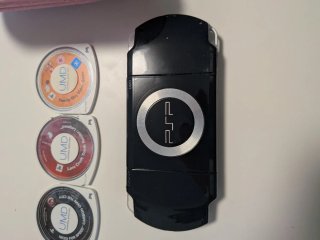 PSP Negra + 3 Juegos + Funda Rosa
