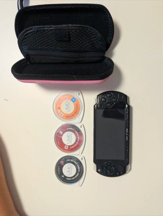 PSP Negra + 3 Juegos + Funda Rosa