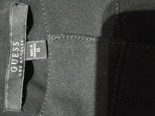 Guess Pantalón Corto Tiro Alto Pinzas Negro