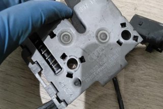 Cerradura capot volkswagen 4k0823509a golf 2738635