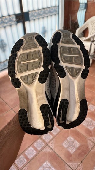 Nike Vomero 18 Gris/Blanco