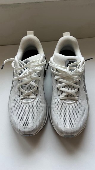 Nike Vomero 18 Gris/Blanco