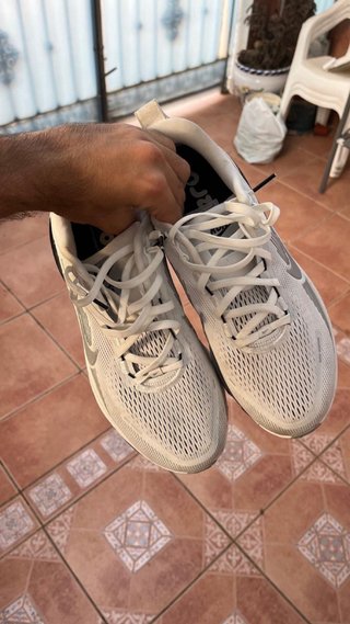 Nike Vomero 18 Gris/Blanco