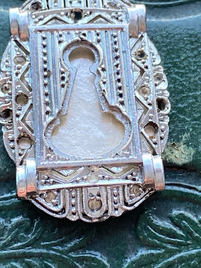 Prezioso antico ciondolo in argento e madreperla