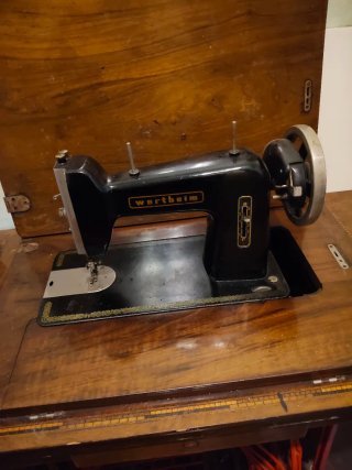 Máquina de coser Werthelm