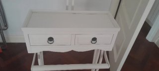 Perchero de madera blanco con cajones