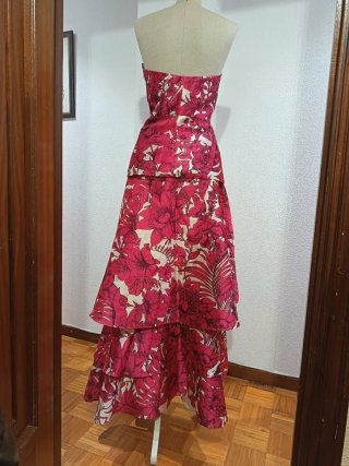 Conjunto floral rosa y rojo