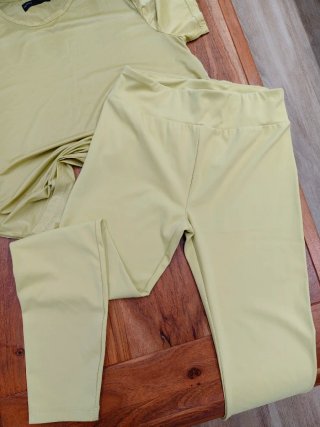 Conjunto S/M: Camiseta y Legging Verde