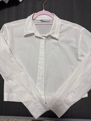 Camisa crop Stradivarius blanca Talla S