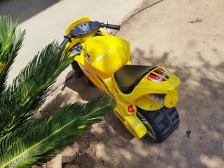 Moto correpasillos Injusa XL Amarilla