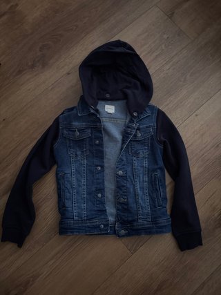 Cazadora vaquera niño con capucha talla 5-6 años