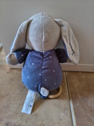 Peluche musical conejo  con nombre Izan