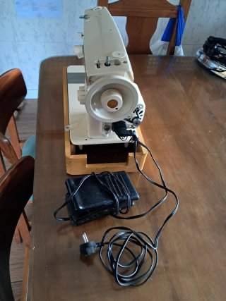 Máquina de coser Singer 247 Super Zig-Zag