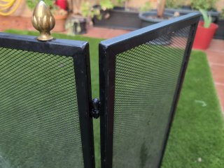 Protector de chimenea negro plegable