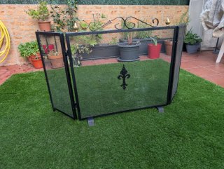 Protector de chimenea negro plegable