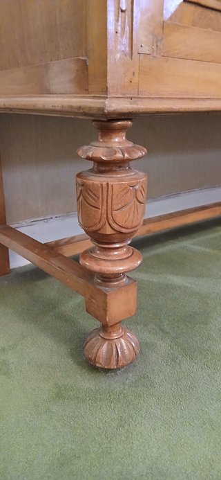 Muebles antiguos de madera maciza
