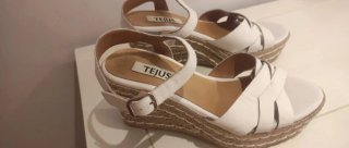 Sandalias de piel blancas