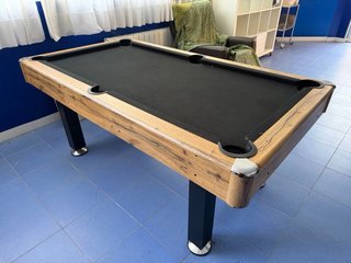Mesa de billar madera y negro