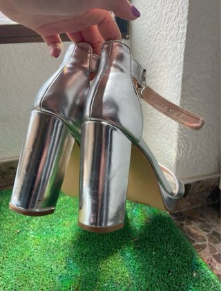 Sandalias de tacón plateadas