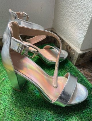 Sandalias de tacón plateadas