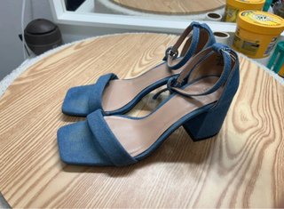 Tacones azules de mezclilla