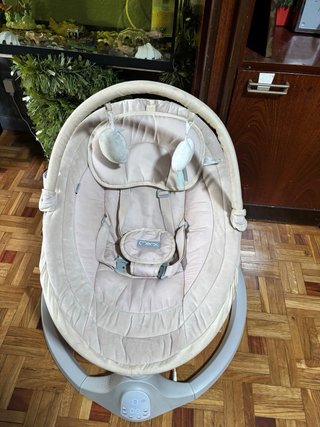 Tumbona para bebé color beige y gris