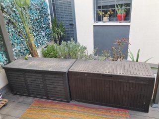 Arcón ext grande de plástico gris 1 = 40€ 2 = 70€