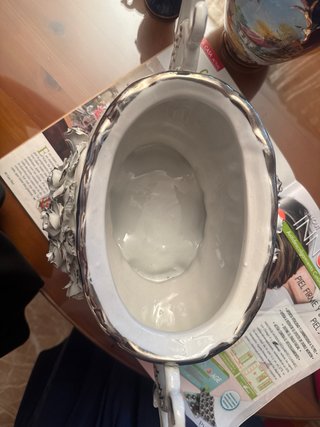 Sopera antigua de porcelana con rosas