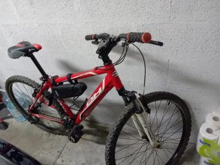 Bicicleta de Montaña BH Roja