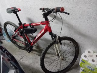 Bicicleta de Montaña BH Roja