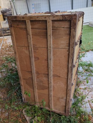 Baúl antiguo de madera, metal y piel