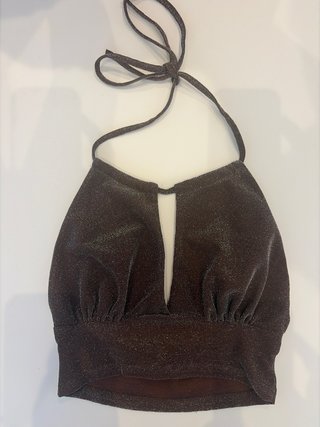 Top brillante halter escote pico