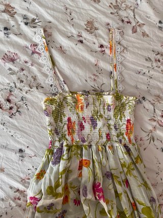 Vestido largo floral con encaje