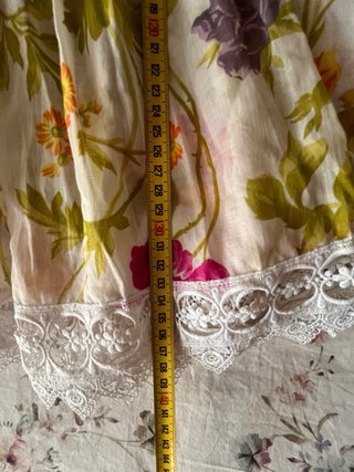 Vestido largo floral con encaje