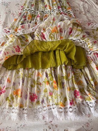 Vestido largo floral con encaje