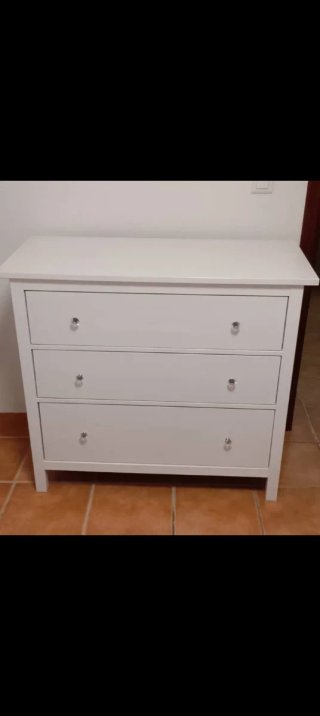 Cajonera blanca de madera