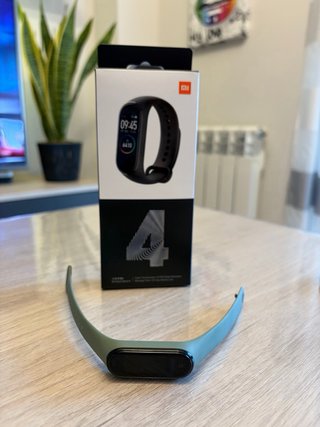 Xiaomi Mi Band 4 con correas de colores