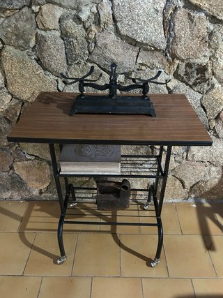 Mesa auxiliar vintage cristal y metal