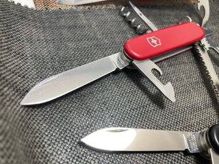 3 Canivetes Victorinox (Huntsman, Camper, Waiter)